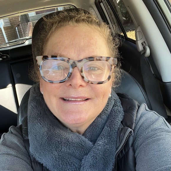 Meet your Posher, Deb🌻 - Picture 7 of 9